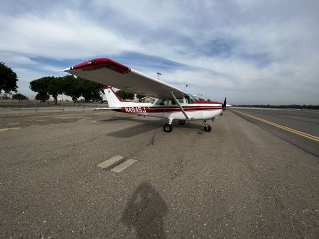 Cessna Skyhawk (N4845J)