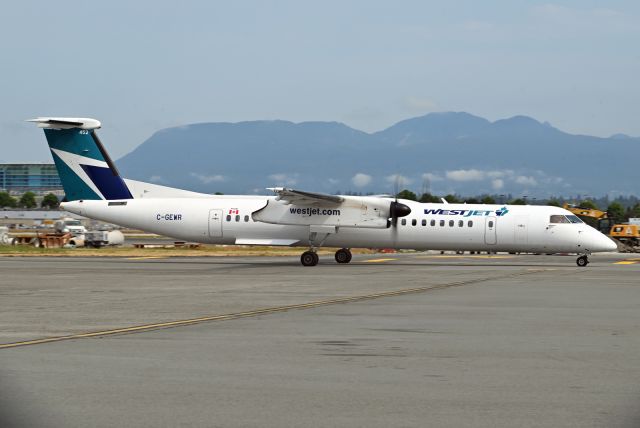 de Havilland Dash 8-400 (C-GEWR)