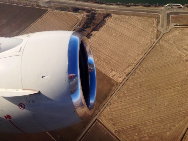 Boeing 737-700 (N559AS) - GE supplied engine, attached to a Boeing 737-700 departing Sacramento, California.