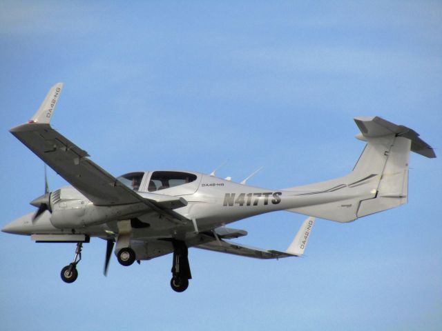 Diamond Twin Star (N417TS) - Landing RWY 30