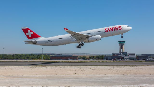 Airbus A330-300 (HB-JHM)