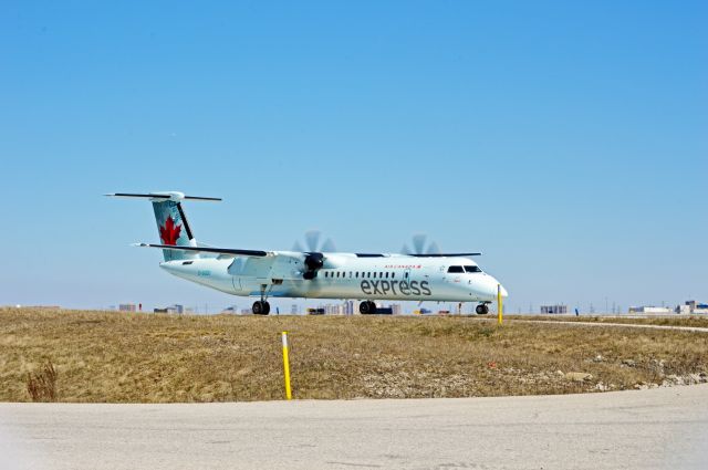 de Havilland Dash 8-400 (C-GGDU)