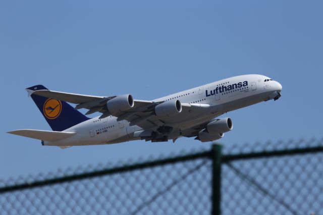 Airbus A380-800 (D-AIMB)