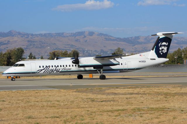 de Havilland Dash 8-400 (N436QX)