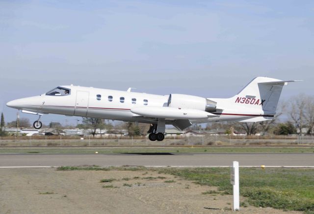 Learjet 35 (N360AX)