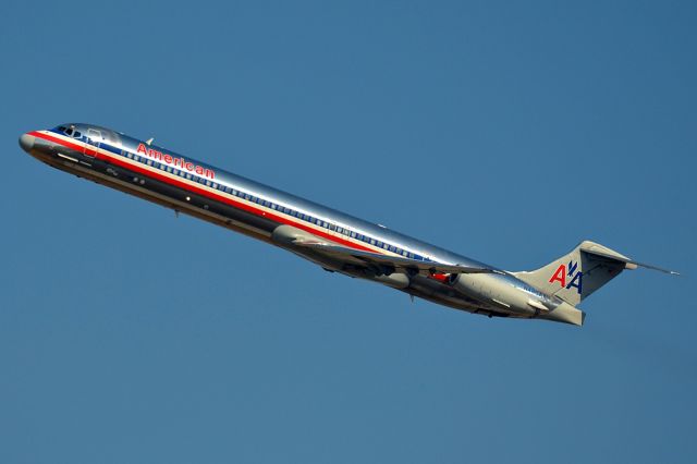 McDonnell Douglas MD-80 (N480AA)