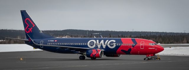 Boeing 737-800 (C-FHNM) - All ready for her passengers