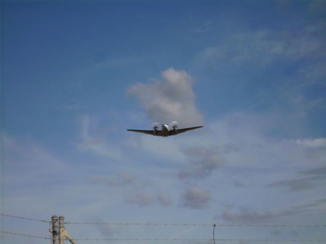 Beechcraft King Air 90 (VH-NTX) - runway 35L