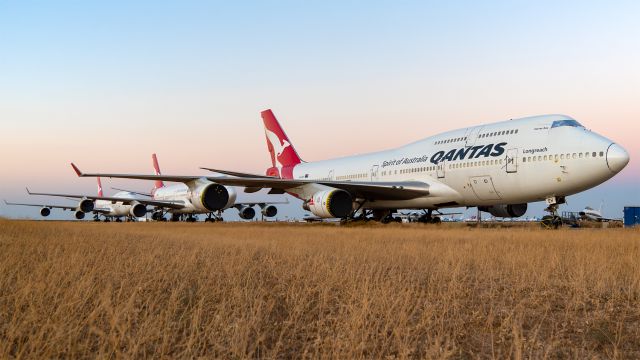 Boeing 747-400 (VH-OEH) - OEH and her sisters rest at Mojave. The following day, Wunala would join them, thus officially closing the book on the Qantas 747 operations.