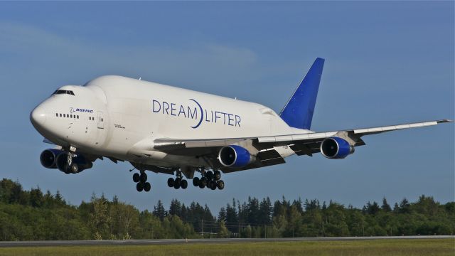 Boeing Dreamlifter (N718BA) - GTI4356 from KCHS on final to Rwy 34L on 5/14/14. (LN:932 / cn 27042).