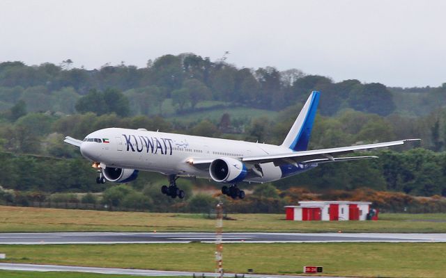 BOEING 777-300 (9K-AOH) - kuwait b777-369er 9k-aoh about to land at shannon 13/5/17.