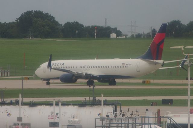 Boeing 737-700 (N871DN)