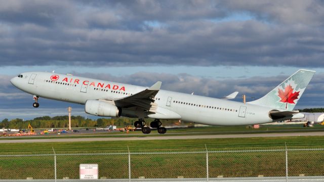 Airbus A330-300 (C-GFUR)