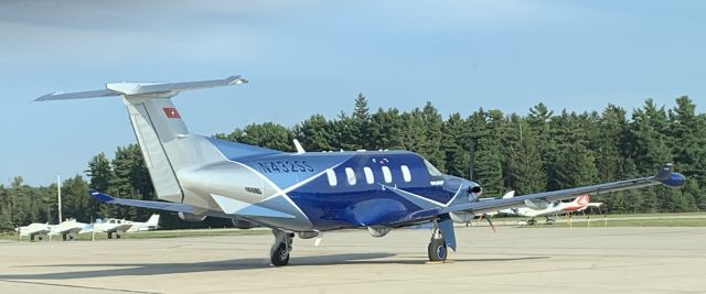 Pilatus PC-12 (N432SS) - At Harbor Springs, MI airport Wed, 8/18/2021 6:40 pm EDT. Tarmac is accessible from parking lot