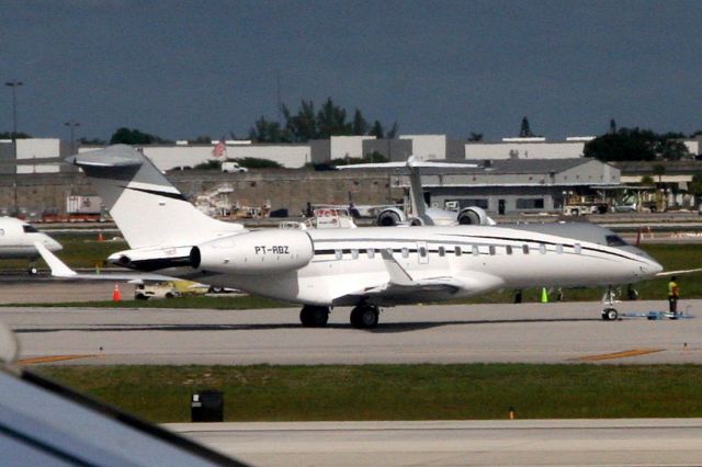 Bombardier Global Express (PT-RBZ) - Seen here on 13-Nov-19 having recently arrived from SBCF.