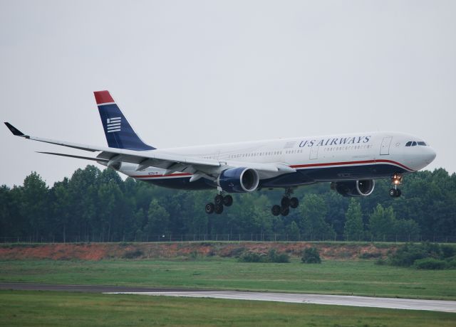 Airbus A330-300 (N277AY) - 18C - 6/4/10