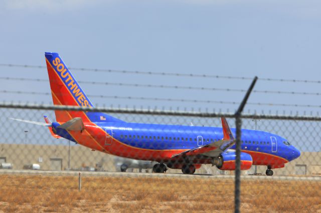 Boeing 737-800 (N784SW)