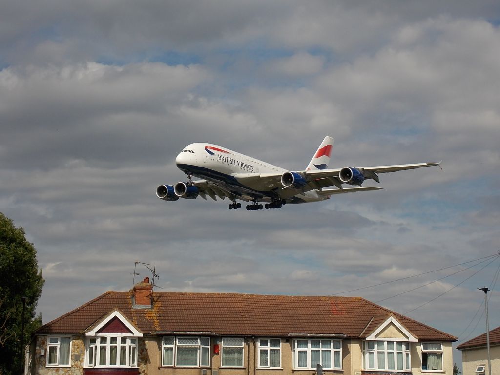 Airbus A380-800 (G-XLEC)