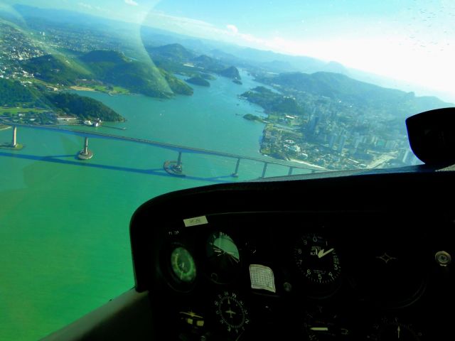 Cessna Skyhawk (PT-JTK) - CESSNA 172 FLYING IN VILA VELHA AND VITÓRIA-ES, BRAZIL.