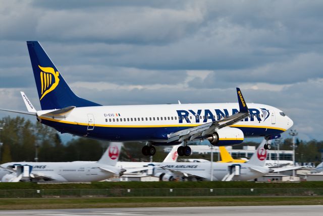 Boeing 737-800 (EI-EVO) - On final to 16R at Paine Field Everett WA