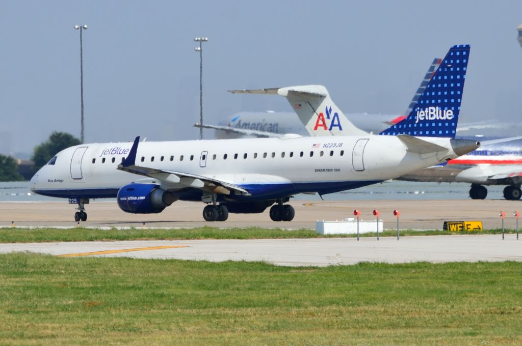 Embraer ERJ-190 (N229JB) - JetBlue - E190 - N229JB - Departing KDFW 06/26/2013 - Blue Amigo