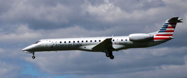 Embraer ERJ-145 (N642AE) - On final is this 1999 American Airlines Eagle Embraer 145LR in the Summer of 2020.