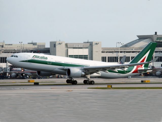 Airbus A330-300 (EI-EJI) - Italys flag carrier Alitalia. Airbus A330.