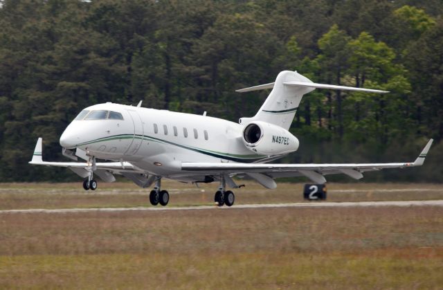 Bombardier Challenger 300 (N497EC) - Take off RW 10