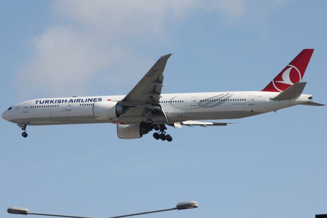 BOEING 777-300ER (TC-LKA)