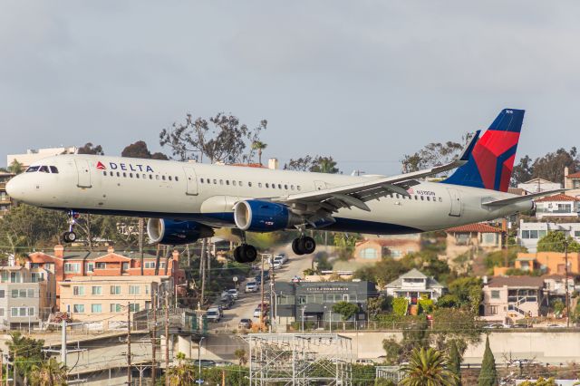 Airbus A321 (N319DN)