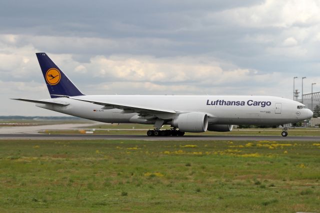 Boeing 777-200 (D-ALFD)