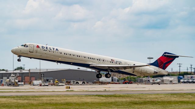 McDonnell Douglas MD-88 (N974DL) - After flying this Maddog home from Atlanta, it departs runway 4, and KSAT, for the last time before retirement.br /5/31/20