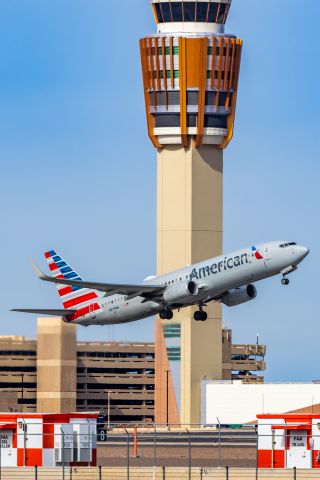 Boeing 737-800 (N979NN) - An American Airlines 737-800 taking off from PHX on 2/3/23. Taken with a Canon R7 and a Tamron 70-200 G2 lens.