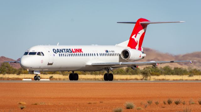 Fokker 100 (VH-NHM)