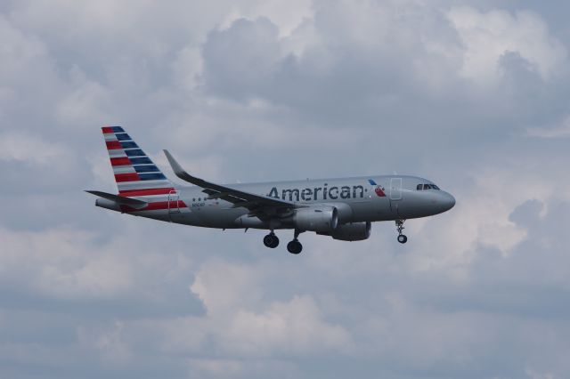 Airbus A320 (N9011P)