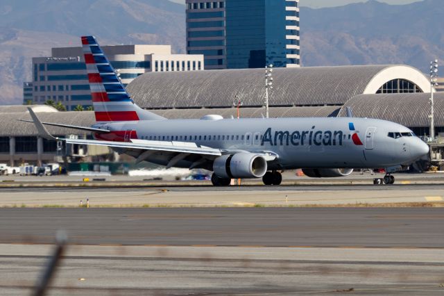 Boeing 737-800 (N358PW)
