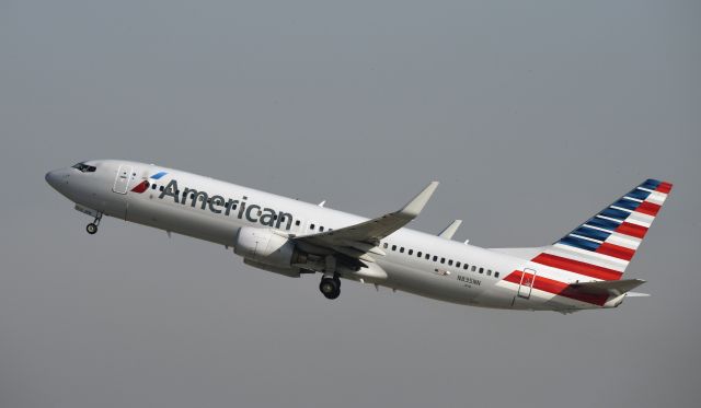 Boeing 737-800 (N835NN) - Departing LAX