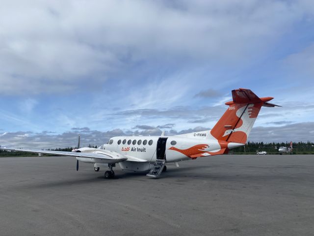 Beechcraft Super King Air 350 (C-FKMG)