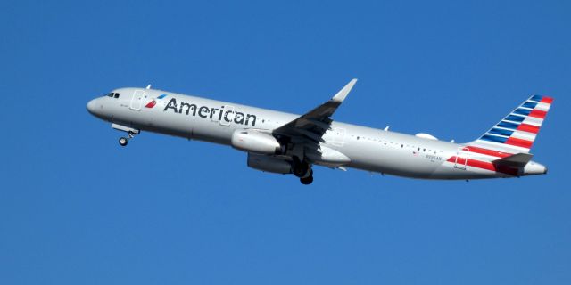 Boeing 737-800 (N996AN) - Shortly after departure is this 2001 American Airlines Boeing 737-823 in the Winter of 2022.