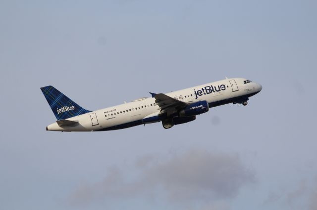 Airbus A320 (N663JB) - JetBlue Airways (B6) N663JB A320-232 [cn3287]br /Fort Lauderdale (FLL). JetBlue Airways flight B66 departs runway 10L for the evening flight to Newark Liberty (EWR). The aircraft is wearing JetBlue's Tartan Tail design.br /Taken from Hibiscus/Terminal 1 car park roof level br /br /2018 12 25br /https://alphayankee.smugmug.com/Airlines-and-Airliners-Portfolio/Airlines/AmericasAirlines/JetBlue-Airways-B6/