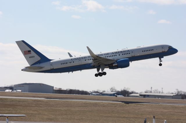 Boeing 757-200 (N90003) - Taken 3-23-13 Air Force 2