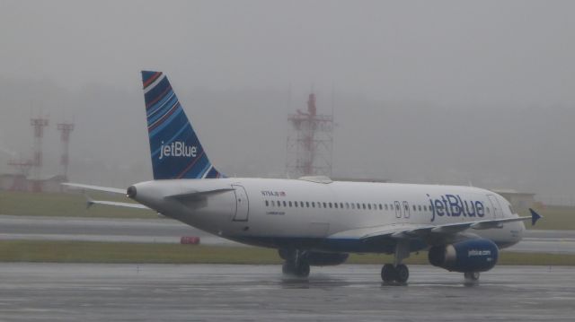 Airbus A320 (N794JB)