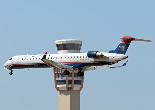 Canadair Regional Jet CRJ-900 (N928LR)