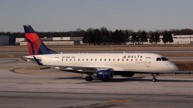 Embraer 170/175 (N897RW)