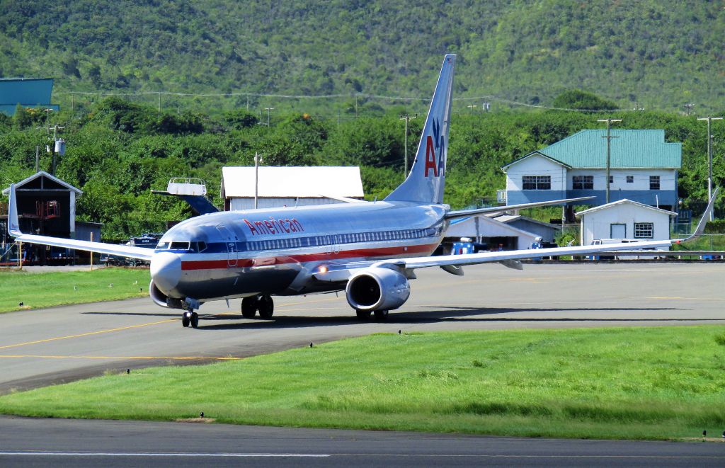 Boeing 737-800 (N904NN)