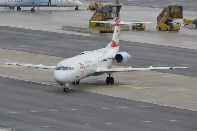 Fokker 100 (OE-LVN)