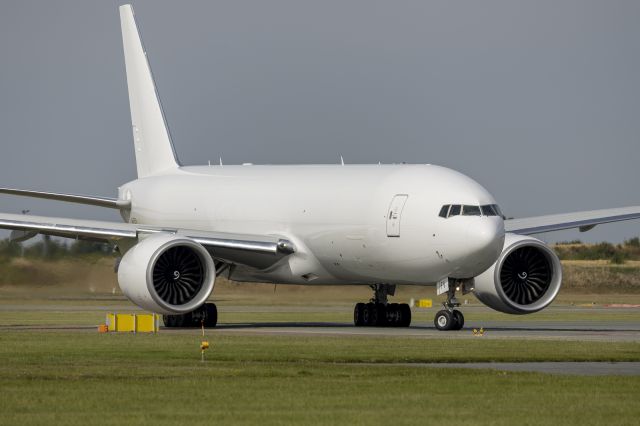 Boeing 777-200 (A6-EFV) - Stadning close to Runway 04Rbr /Just before take off