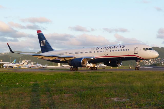 Boeing 757-200 (N206UW)