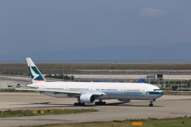 BOEING 777-300 (B-HNJ)