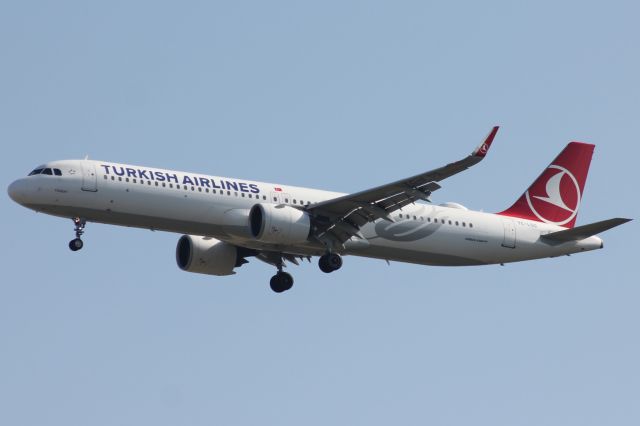 Airbus A321neo (TC-LSG)